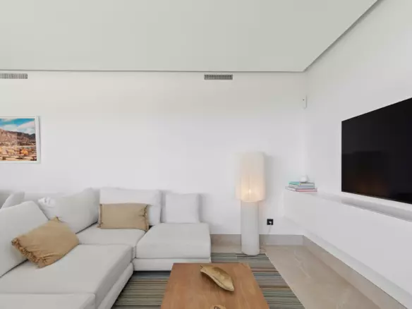 3-bedroom Apartment In Istan, Spain (203 M²)