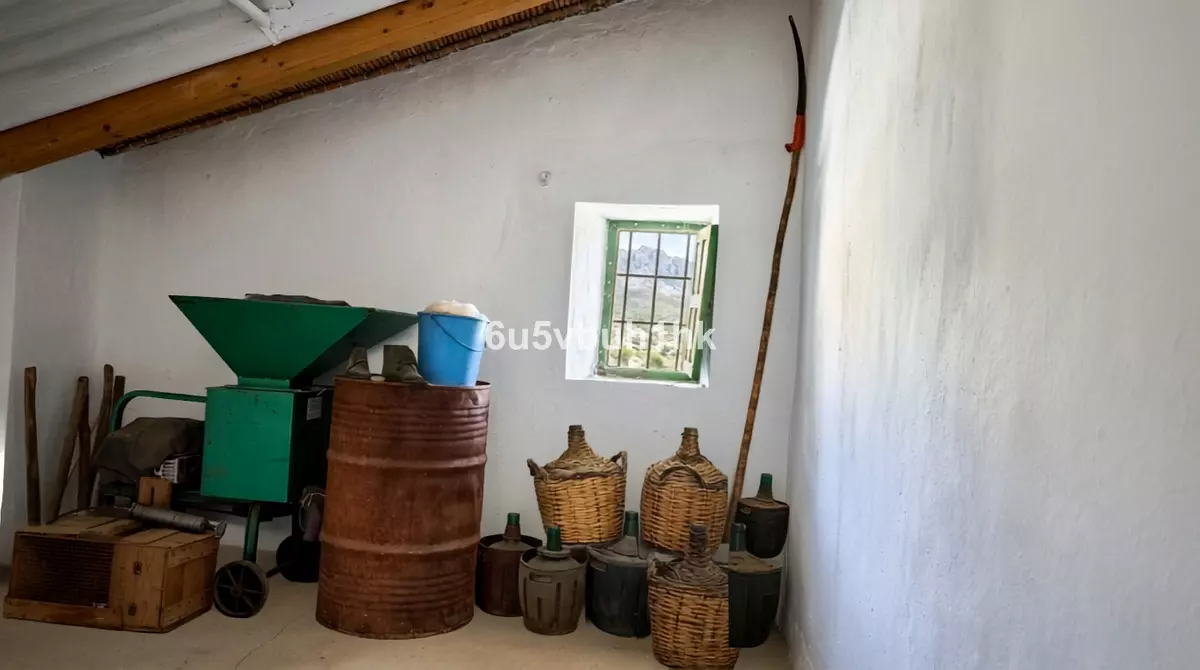 5-bedroom Country House In Álora, Spain (181 M²)