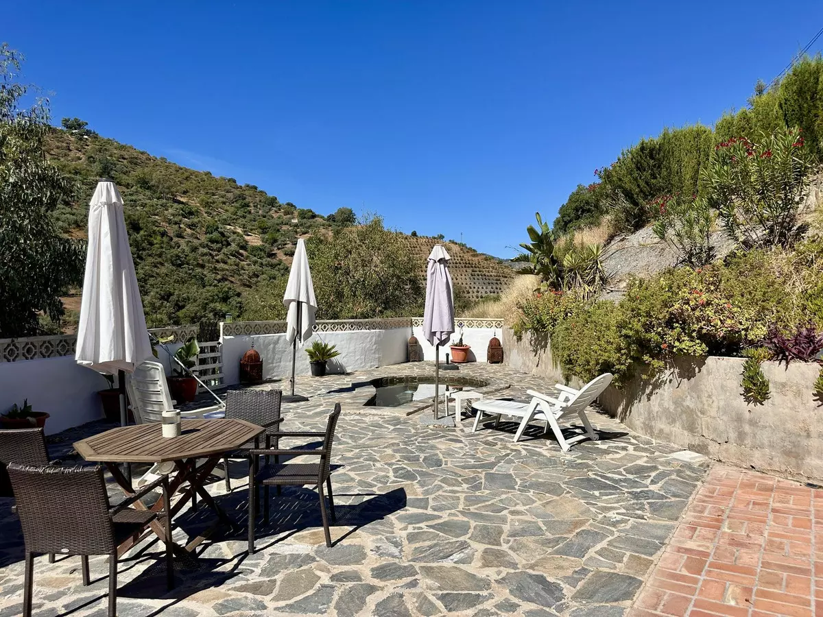 6-bedroom Country House In Comares, Spain (166 M²)