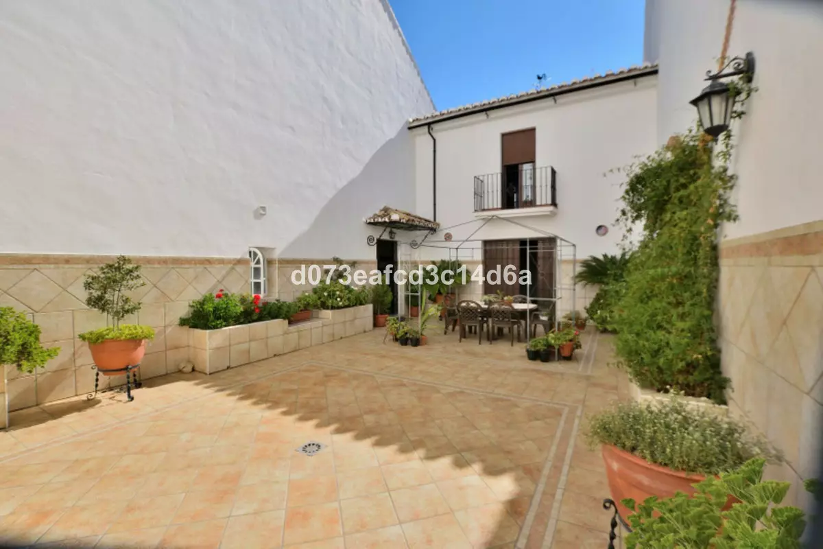6-bedroom Town House In Ronda, Spain (374 M²)