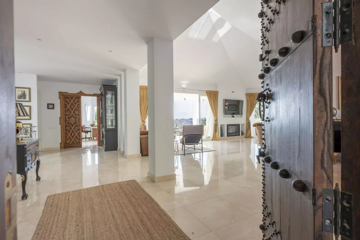 5-bedroom Villa In Marbella, Spain (503 M²)