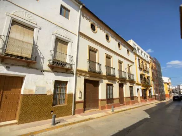 4-bedroom Town House In Alameda, Spain (675 M²)