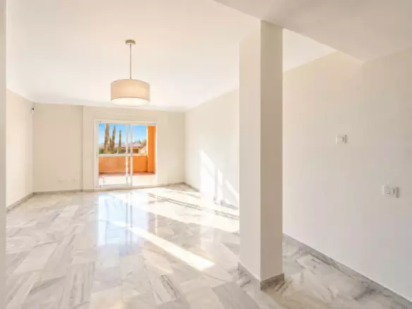 3-bedroom Apartment In Estepona, Spain (95 M²)