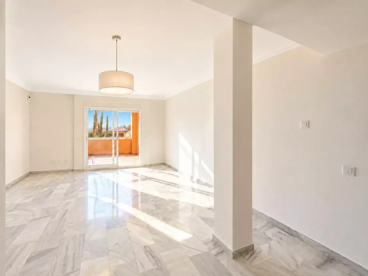 3-bedroom Apartment In Estepona, Spain (95 M²)
