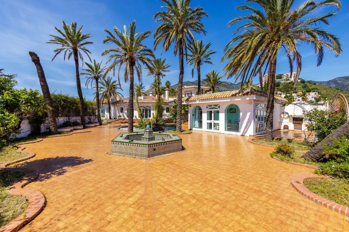 9-bedroom Villa In Benalmádena, Spain (1.146 M²)