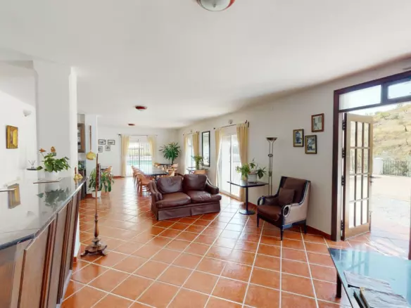 7-bedroom Villa In Macharaviaya, Spain (500 M²)