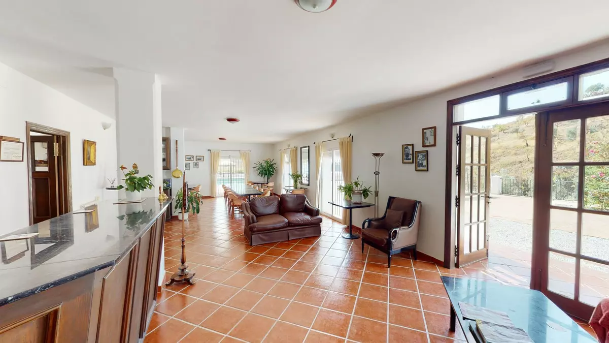 7-bedroom Villa In Macharaviaya, Spain (500 M²)