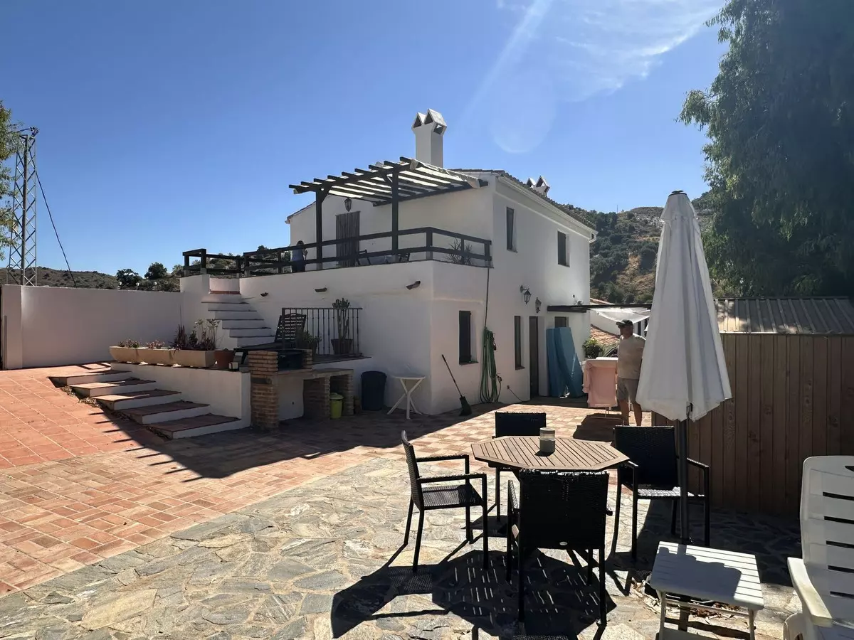 6-bedroom Country House In Comares, Spain (166 M²)