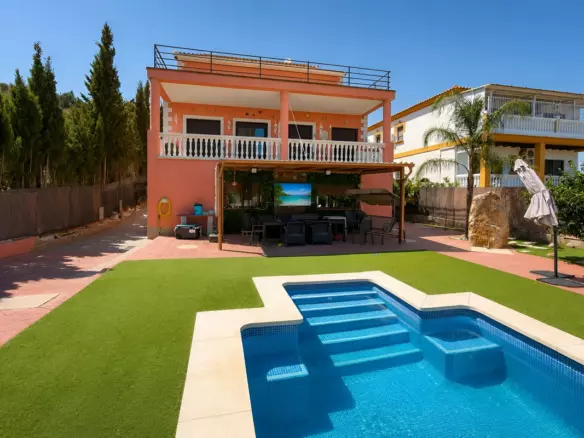 5-bedroom Villa In Torremolinos, Spain (460 M²)