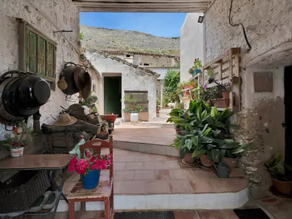 5-bedroom Country House In La Viñuela, Spain (548 M²)