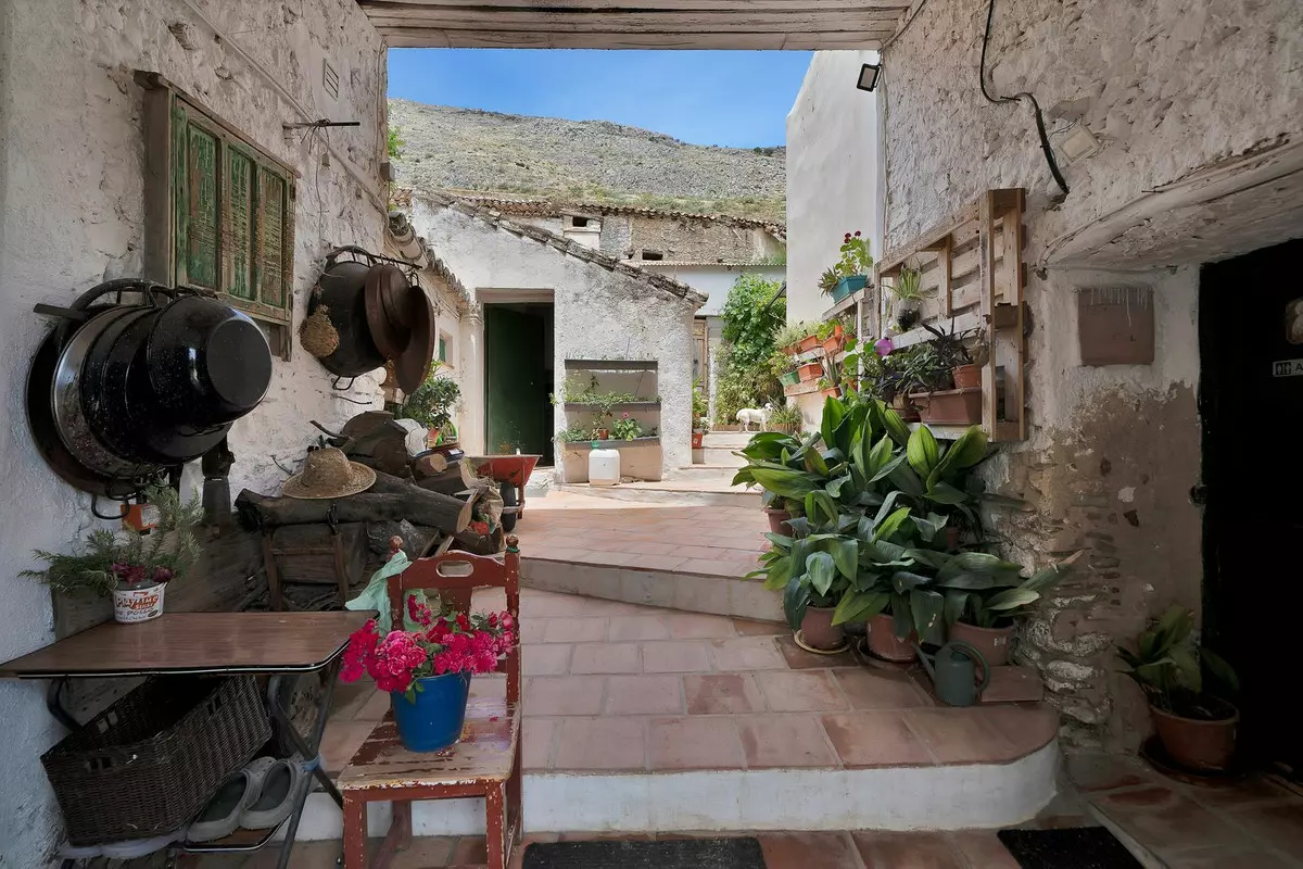 5-bedroom Country House In La Viñuela, Spain (548 M²)
