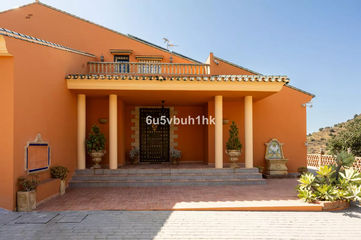 5-bedroom Country House In Almogía, Spain (468 M²)
