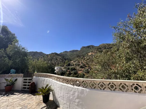 6-bedroom Country House In Comares, Spain (166 M²)