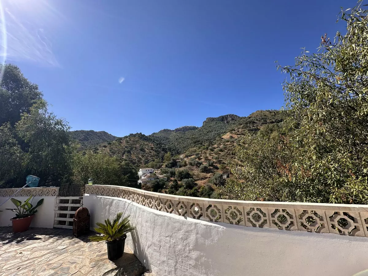 6-bedroom Country House In Comares, Spain (166 M²)