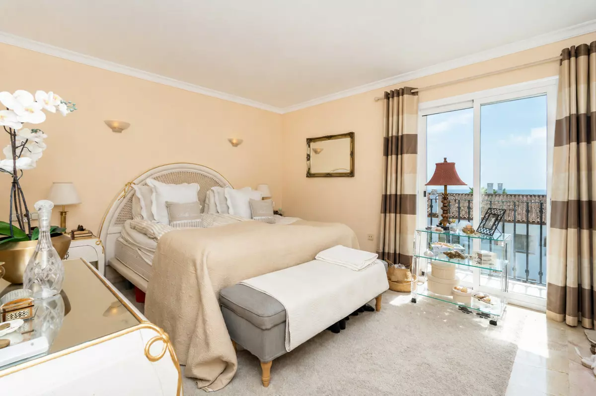 2-bedroom Apartment In Estepona, Spain (114 M²)