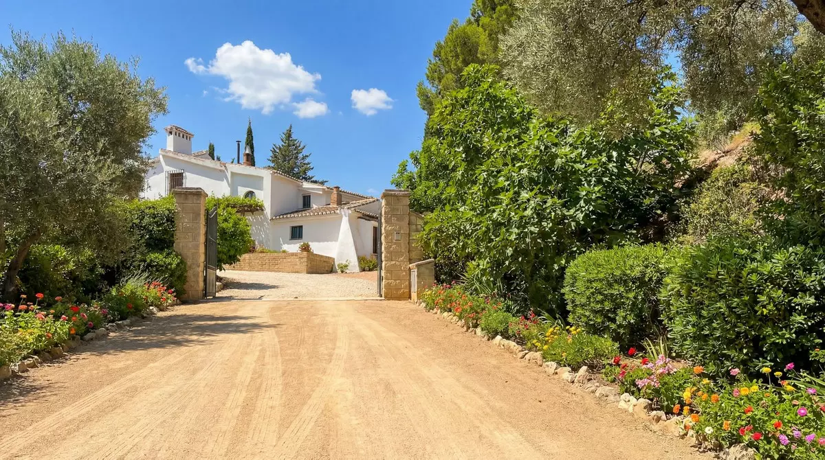 9-bedroom Country House In Villanueva Del Rosario, Spain (738 M²)