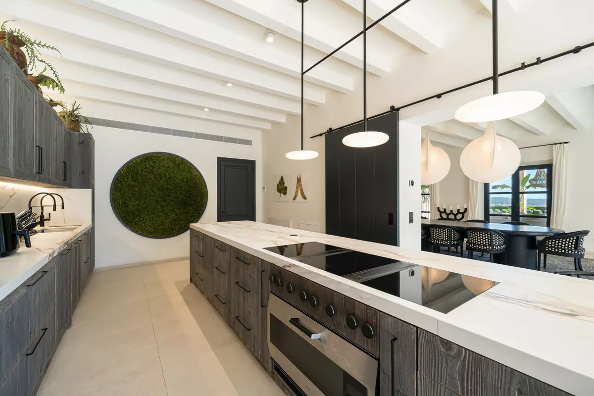 5-bedroom Villa In Santa Maria Del Camí, Spain (670 M²)