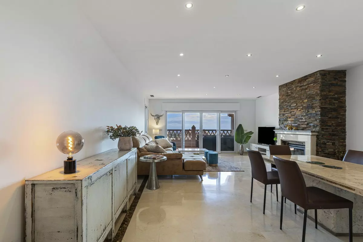 3-bedroom Apartment In Málaga, Spain (171 M²)