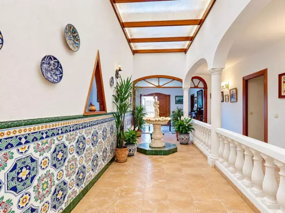 7-bedroom Villa In Benalmádena, Spain (300 M²)