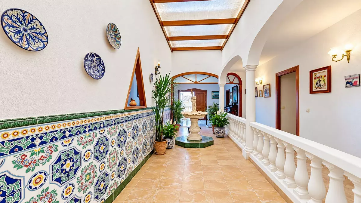 7-bedroom Villa In Benalmádena, Spain (300 M²)