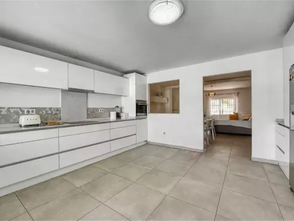 3-bedroom Town House In Casares, Spain (182 M²)