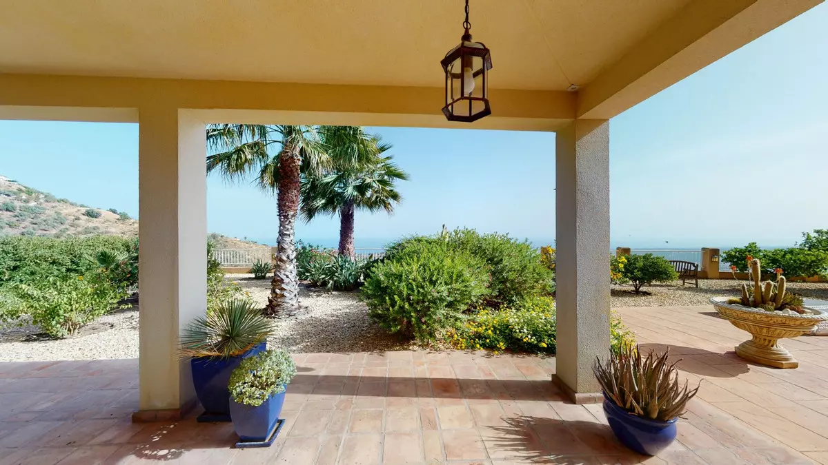 3-bedroom Villa In Vélez – Málaga, Spain (190 M²)