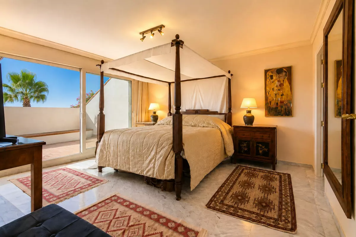 4-bedroom Apartment In Marbella, Spain (286 M²)