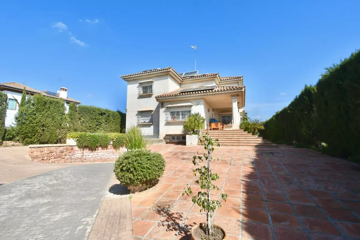 6-bedroom Villa In Cártama, Spain (590 M²)