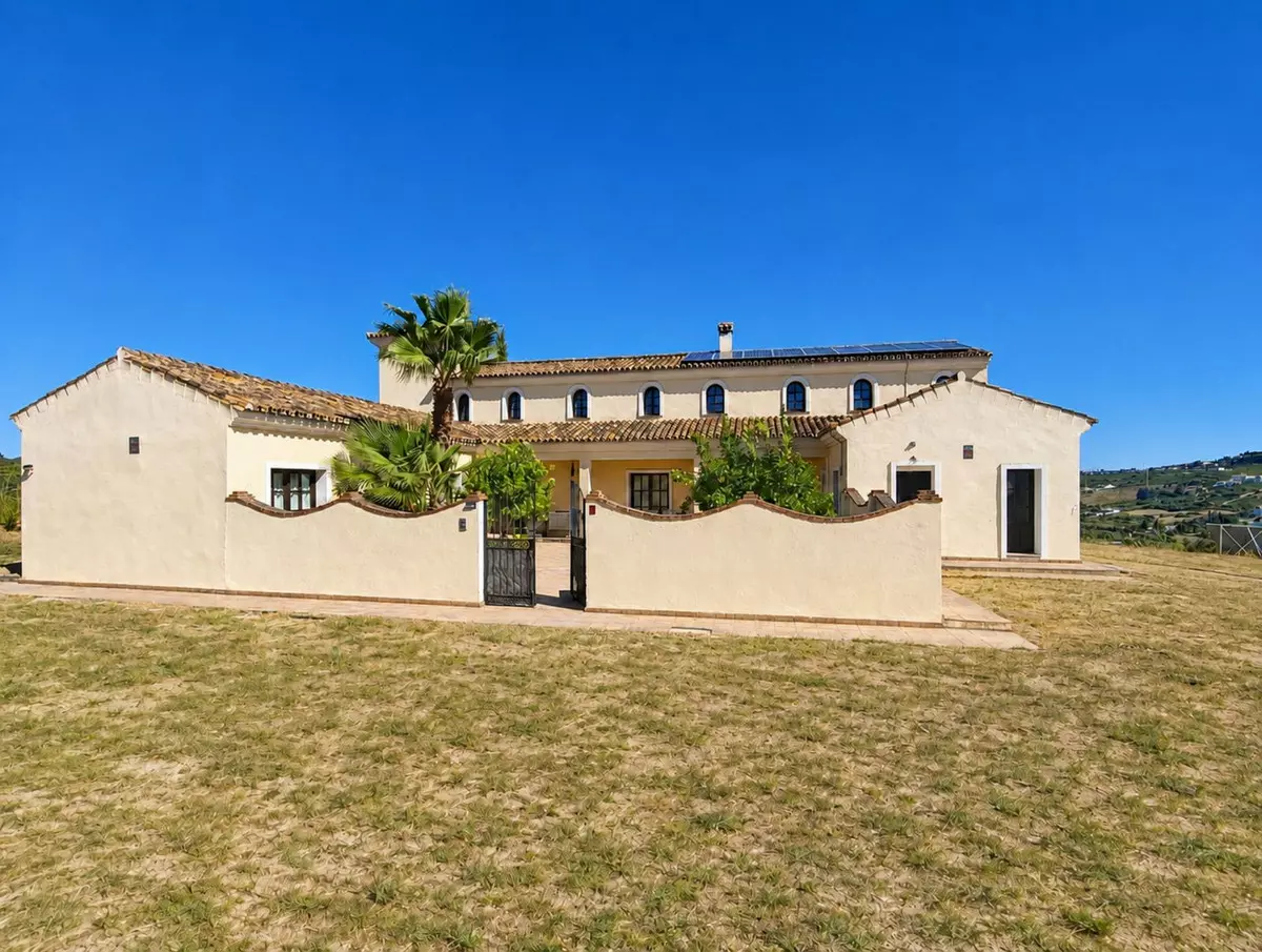 4-bedroom Country House In Casares, Spain (400 M²)