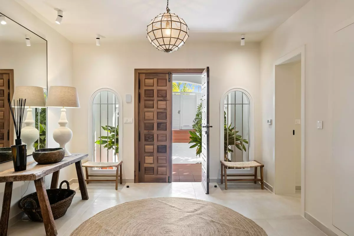 3-bedroom Villa In Marbella, Spain (265 M²)