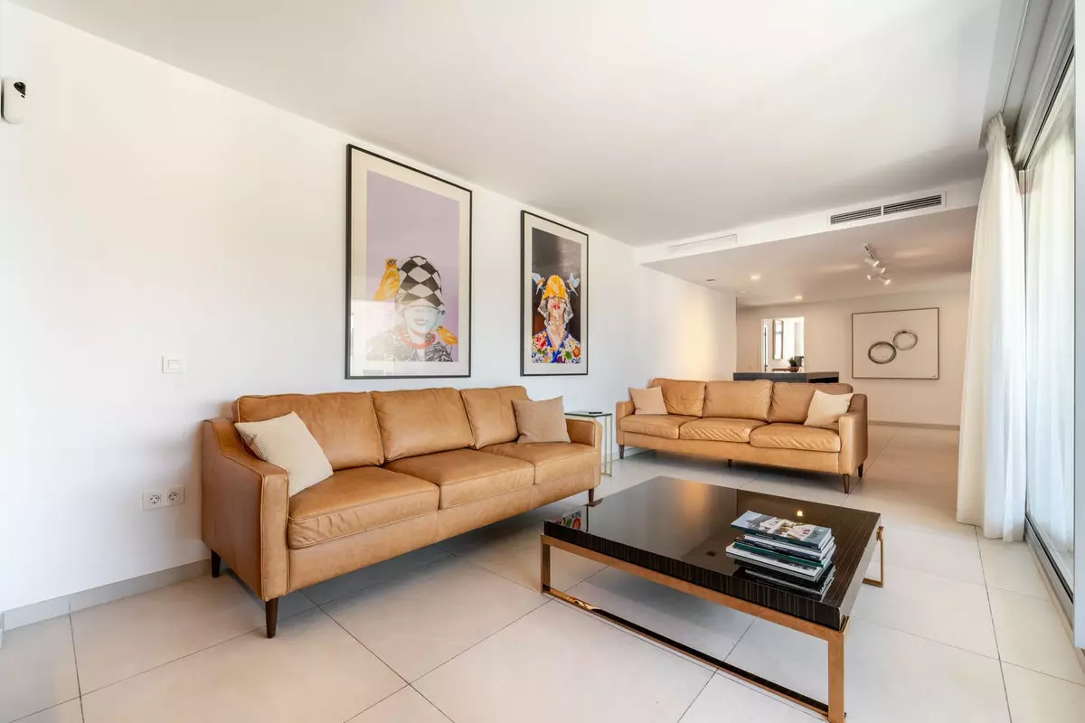 3-bedroom Apartment In Marbella, Spain (145 M²)