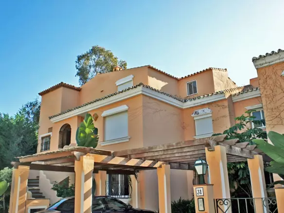 4-bedroom Apartment In Estepona, Spain (209 M²)