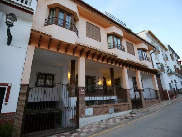 6-bedroom Villa In Benamargosa, Spain (472 M²)