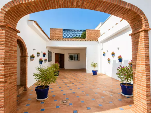 5-bedroom Country House In Estepona, Spain (200 M²)