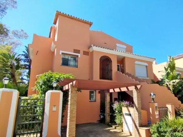 4-bedroom Apartment In Estepona, Spain (209 M²)
