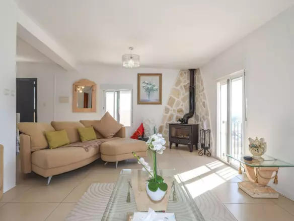 3-bedroom Town House In Tolox, Spain (125 M²)