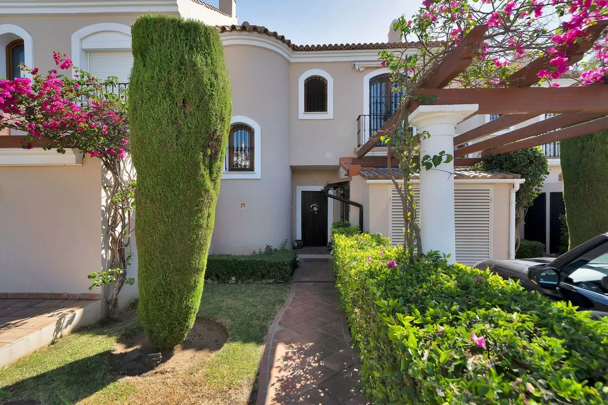 3-bedroom Town House In Estepona, Spain (165 M²)