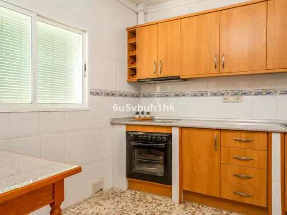 5-bedroom Town House In Tolox, Spain (177 M²)