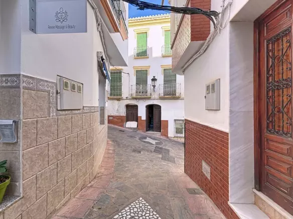 8-bedroom Villa In Cómpeta, Spain (468 M²)