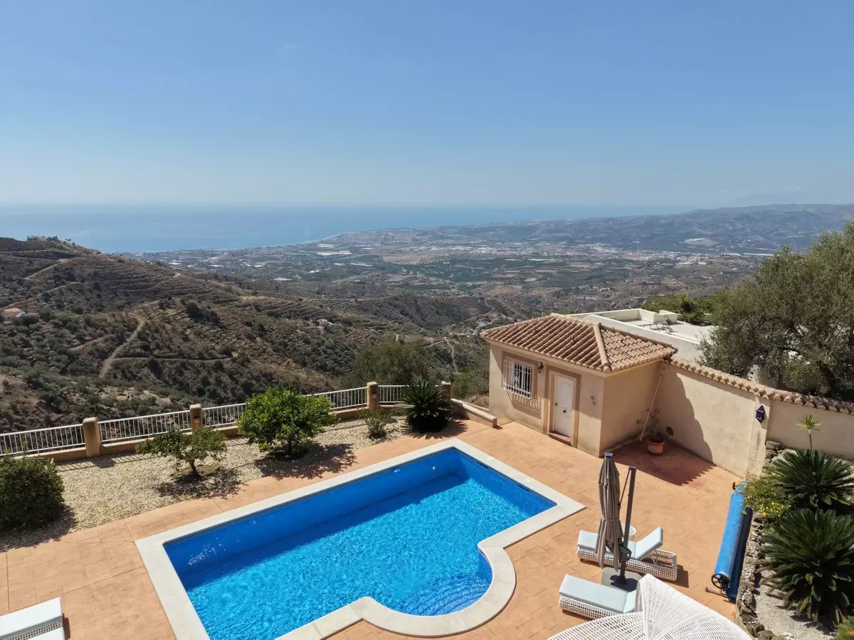 3-bedroom Villa In Vélez – Málaga, Spain (190 M²)