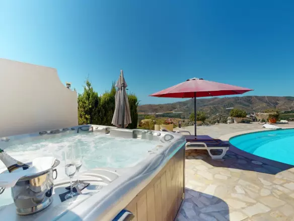 7-bedroom Villa In Iznate, Spain (507 M²)