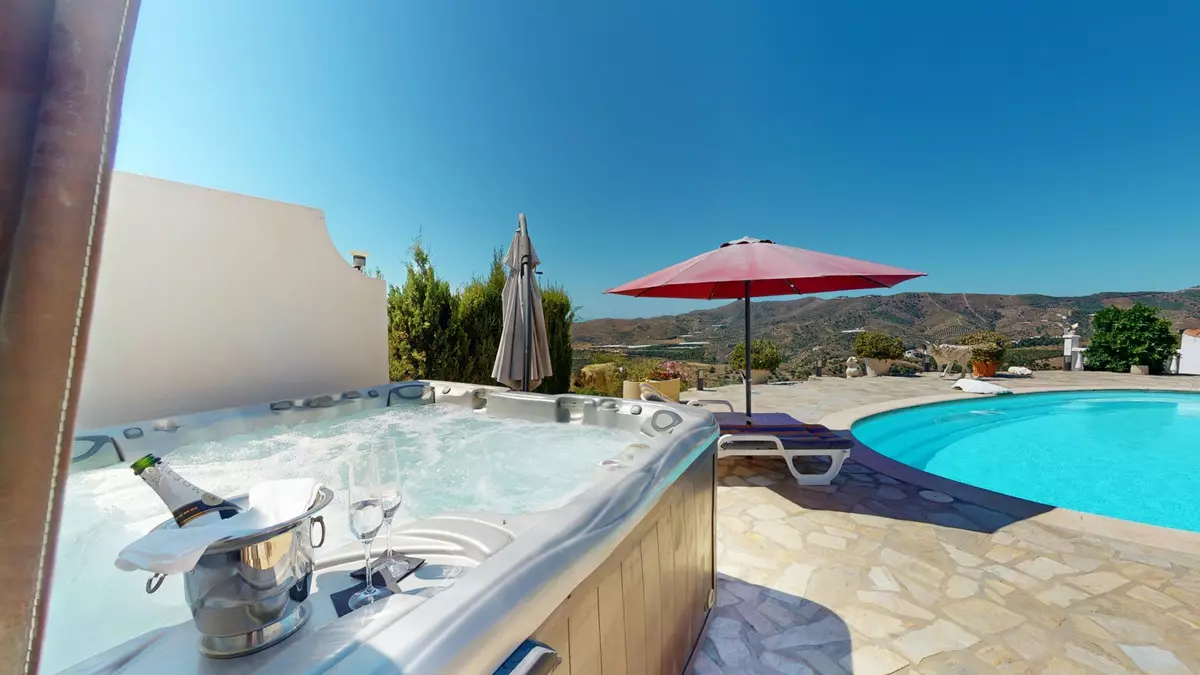 7-bedroom Villa In Iznate, Spain (507 M²)