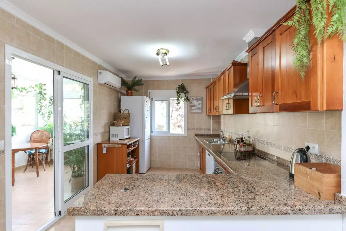 5-bedroom Town House In Tolox, Spain (168 M²)