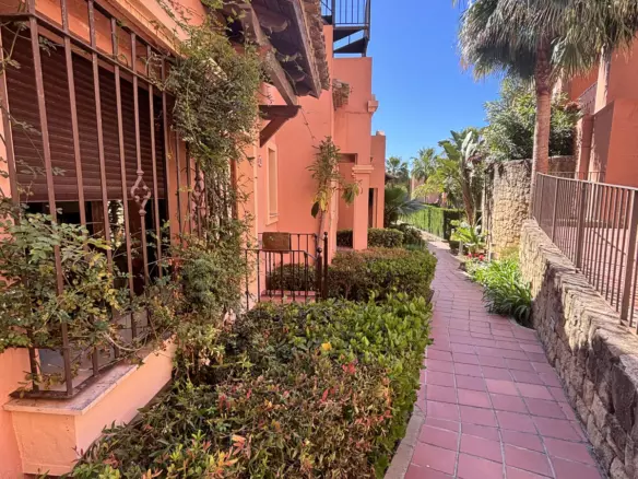3-bedroom Town House In Estepona, Spain (200 M²)