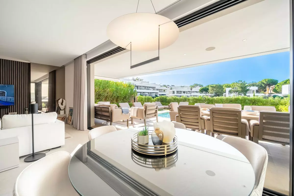 5-bedroom Villa In Marbella, Spain (322 M²)