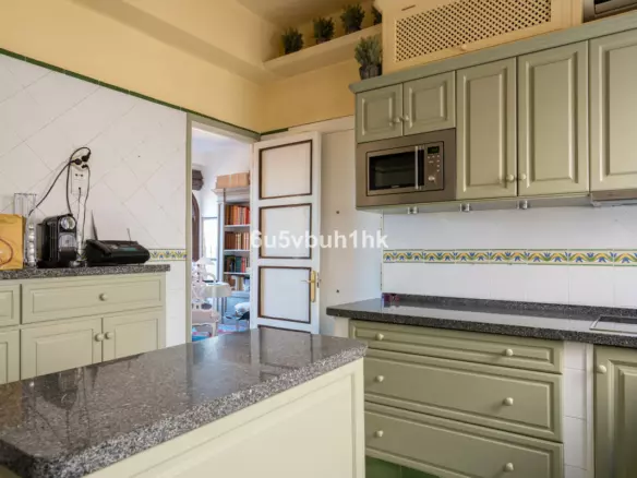3-bedroom Apartment In Málaga, Spain (154 M²)
