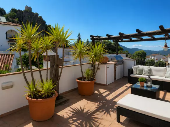 3-bedroom Town House In Gaucín, Spain (229 M²)