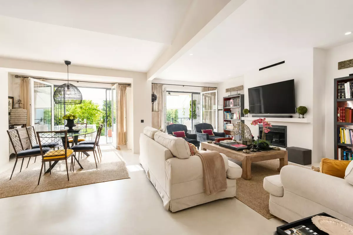 6-bedroom Town House In Marbella, Spain (305 M²)