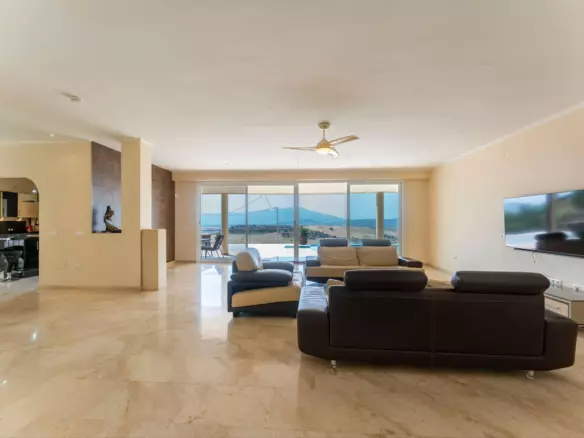 3-bedroom Country House In Cártama, Spain (560 M²)