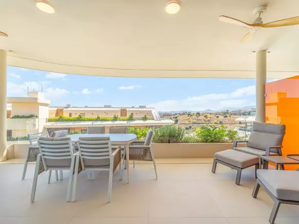 2-bedroom Apartment In Fuengirola, Spain (90 M²)